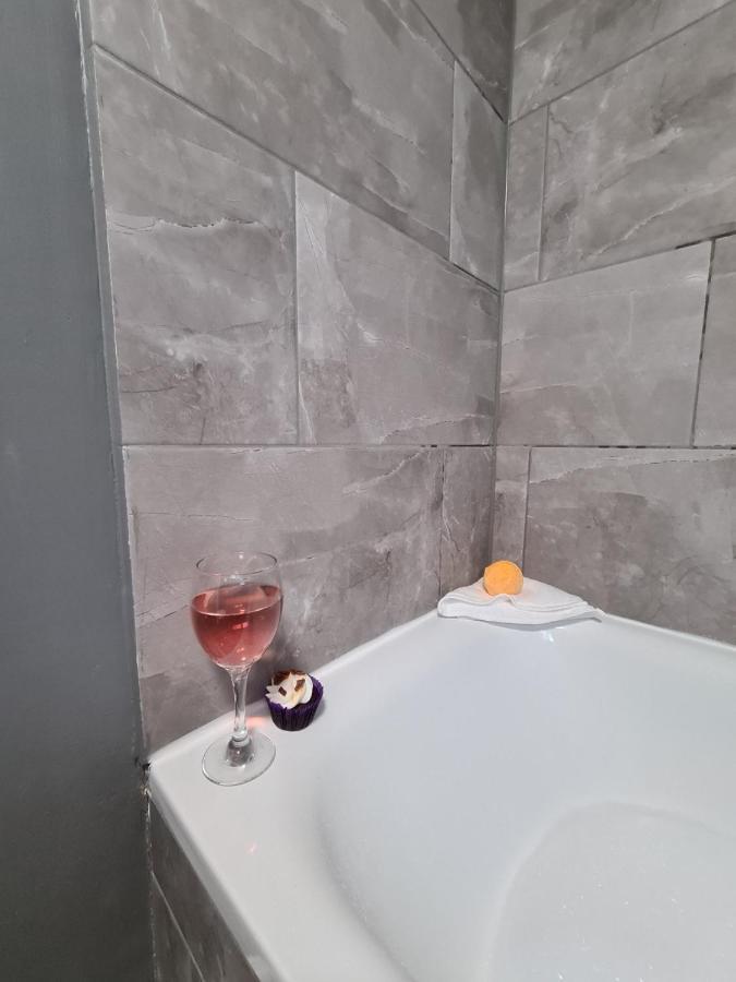 Coopers, Ground Floor Apartment With 2 Bedrooms And 2 Bathrooms Within A Georgian Listed Building Burton-upon-Trent Eksteriør bilde