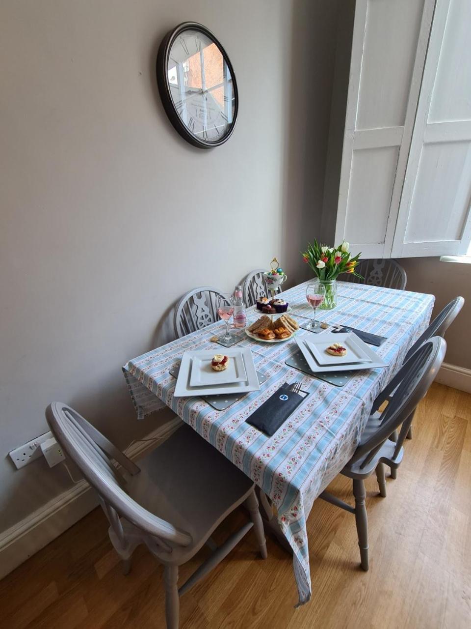 Coopers, Ground Floor Apartment With 2 Bedrooms And 2 Bathrooms Within A Georgian Listed Building Burton-upon-Trent Eksteriør bilde